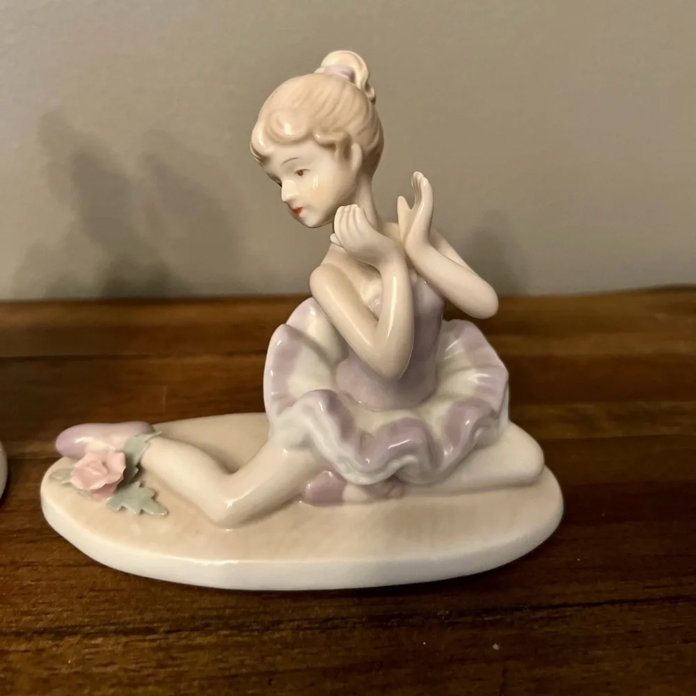 ASPEN GALLERY Collection Ladies 3 Set Porcelain Ballerina Figurines